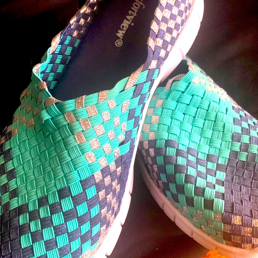 NWOT Confortview shoes for walking NWOT